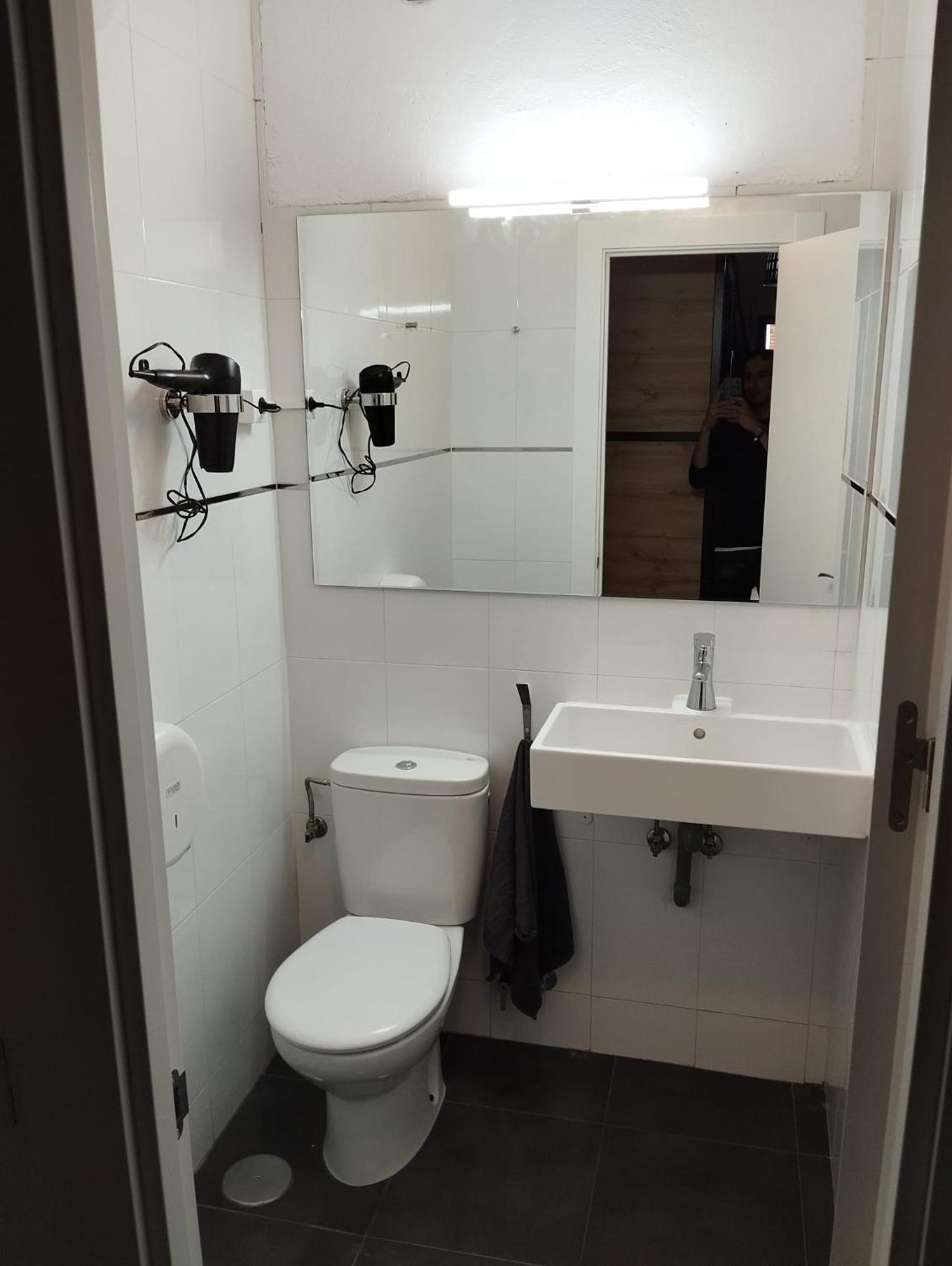 Twin Room with Private Bathroom,1622166575:JPEG